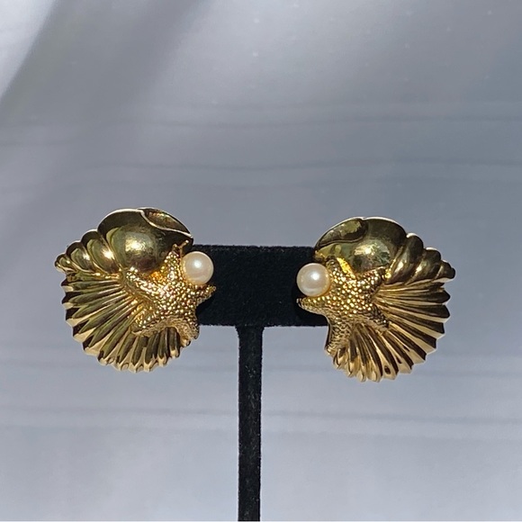 Vintage Avon Faux Pearl Shell Star Theme Gold Tone Earrings - Picture 12 of 15